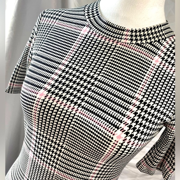 WHBM Houndstooth Black White Pink Plaid Mock Neck Short Sleeve Top EUC Size XXS - Picture 1 of 8